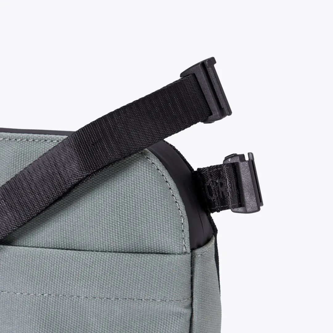 Ucon Acrobatics Melvin Medium Bag PigeonBlueReflective New