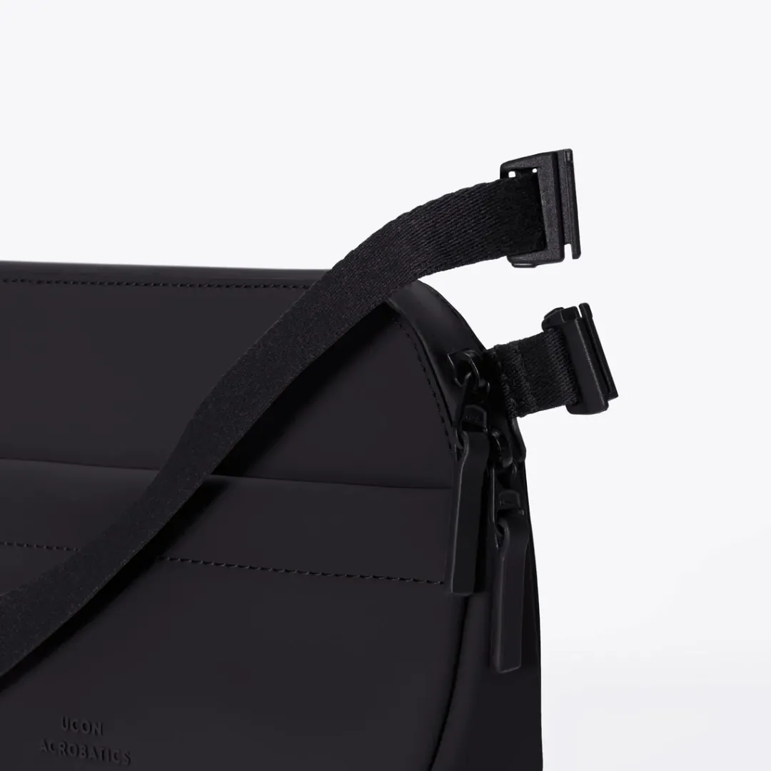 Ucon Acrobatics Melvin Medium Bag Black Clearance